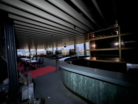 高空餐酒館外場服務人員